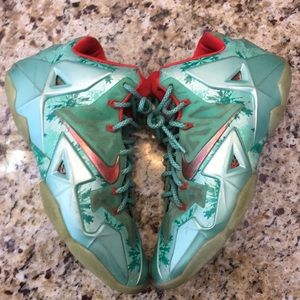 Nike Lebron 11 Christmas Size 10 Preowned